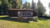Prodej dřevěné chaty s podezdívkou, vlastním pozemkem v klidné osadě Jenišov u Horní Plané, cena 2450000 CZK / objekt, nabízí 