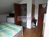 Dlouhodobý pronájem pokoje č. 2, v domě, Lipno nad Vltavou., cena 8500 CZK / objekt / měsíc, nabízí