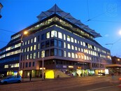 Pronájem kanceláří v moderní administrativní budově Factory Office na Smíchově, od 239 m2, cena 17 EUR / m2 / měsíc, nabízí 