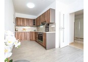 Pronájem slunného bytu 2+kk, 40.6 m2, cena 16000 CZK / objekt / měsíc, nabízí CENTURY 21 Alex