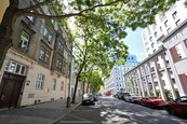 Krásný světlý zrekonstrovaný 4+1 o velikosti 140 m2 v původní zástavbě Karlína, cena 20500000 CZK / objekt, nabízí