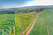 Prodej stavebního pozemku 849m2 v Neprobylicích u Slaného, nedaleko Prahy a Kladna, cena 2499900 CZK / objekt, nabízí