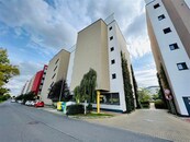 Pronájem, Garážové stání, 24 m2 - Praha - Střížkov, cena 2400 CZK / objekt / měsíc, nabízí 