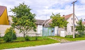 Prodej venkovského stavení se dvěma byty a velkou zahradou v jihočeské obci Plavsko