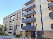 Byt 1+kk s balkonem v žádané lokalitě na rozhraní Vinohrad a Žižkova., cena 30000 CZK / objekt / měsíc, nabízí