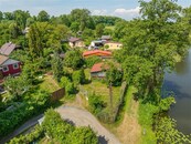 Prodej pěkného pozemku s chatou, 286 m2, Káraný, Praha - východ, cena 2790000 CZK / objekt, nabízí