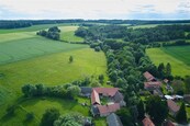 Zavedené hospodářství s pozemky o velikosti 33224m2, cena 15990000 CZK / objekt, nabízí