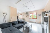Pronájmem 1/2 rodinného domu 95m2 pozemek 80m2, cena 21000 CZK / objekt / měsíc, nabízí