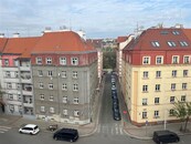 Nabízíme ke koupi byt 2+1 s výhledem, v cihlovém domě, ulice Pivovarnická 1942/8, Libeň, 18000 Praha 8, 6. patro s výtahem, výborná lokalita., cena 5723000 CZK / objekt, nabízí