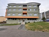 Útulné a pohodlné bydlení v srdci Hloubětína - studio 40 m2 s garážovým stáním, cena 19900 CZK / objekt / měsíc, nabízí