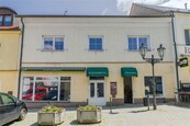 Vícegenerační dům v centru Doks, 330 m2 - bydlení i investiční příležitost jen kousek od Máchova jezera, cena 8950000 CZK / objekt, nabízí