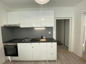 Prodej moderně zrekonstruovaného bytu 1+1 30 m2 s balkonem v Hodoníně, cena 2333000 CZK / objekt, nabízí 