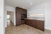 Tato nemovitost, může být právě vaším domovem 4+kk s balkónem, terasou a předzahrádkou, garážovým stáním a velkorysou komorou, cena 35000 CZK / objekt / měsíc, nabízí