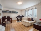 Pronájem 1/2 domu (přízemí) 5 + 1 se zahradou, cena 29000 CZK / objekt / měsíc, nabízí