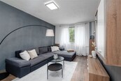 Prostorný a moderně zrekonstruovaný byt 2+1 s výtahem a sklepem v Sokolovské ulici, cena 4750000 CZK / objekt, nabízí