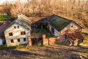 Prodej rodinného domu 4+kk (130 m2) spolu s celou zemědělskou usedlosti s obrovským potenciálem k bydlení nebo podnikání se zahradou v krásné lokalitě ul. Zátiší nedaleko vodní nádrže Kletné., cena 3500000 CZK / objekt, nabízí 