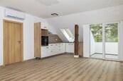Prodej nadstandartního podkrovního bytu 2+KK se šatnou, terasou, parkovacím stáním, zahradou a sklepem - Bravantice u Ostravy, cena 4740000 CZK / objekt, nabízí