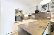 Prodej novostavby bytu s terasou a garážovým stáním, 142 m2, Riegrova, České Budějovice, cena 9930000 CZK / objekt, nabízí