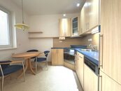 Pronájem bytu 2+kk s velkou terasou, dvěma šatnami a garážovým stáním ve Zlíně, cena 18000 CZK / objekt / měsíc, nabízí