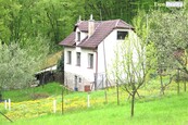 Prodej rodinného domu na samotě u lesa s rozlehlými pozemky v obci Březůvky., cena 5300000 CZK / objekt, nabízí