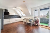 Prodej prosvíceného bytu 2+kk, 72 m2 s balkonem, sklepem, cena 5590000 CZK / objekt, nabízí 