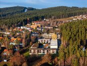 Prodej velice prostorného OV bytu 2+kk, 68 m2, s balkonem a park. stáním, Lipno nad Vltavou, cena 6290400 CZK / objekt, nabízí 