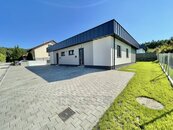 Pronájem bytu 4+kk 80 m2, zahrada 85 m2, Včelná, cena 26000 CZK / objekt / měsíc, nabízí