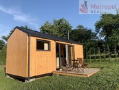 Stylový TINY HOUSE z kvalitních materiálů k celoročnímu bydlen na pozemku 1244 m2., cena 2750000 CZK / objekt, nabízí 