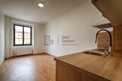 Pronájem, byt 1+kk, 20 m2, Jindřichův Hradec, náměstí Míru, cena 8239 CZK / objekt / měsíc, nabízí