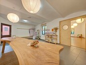 Pronájem, obchodní prostory 72 m2, Jindřichův Hradec, Masarykovo nám., cena 10000 CZK / objekt / měsíc, nabízí