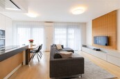 Prodej bytu 3+kk s balkonem a zimní zahradou, 96 m2, Praha - Vojenova - Libeň, cena 16880000 CZK / objekt, nabízí 