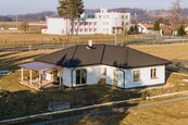 Prodej přízemního rodinného domu (117 m2) v centru Chotěbuzi se zastřešenou terasou, cena 8990000 CZK / objekt, nabízí