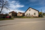 Prodej rodinného domu před rekonstrukcí s hospodářským stavením a velkým potencionálem, 130 m2 podlahové plochy a pozemek 1190 m2 Vlašim Znosim, cena 2900000 CZK / objekt, nabízí