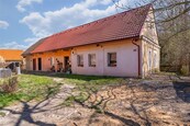 Prodej rodinného domu 2+kk se zahradou po částečné rekonstrukci, cena 3500000 CZK / objekt, nabízí