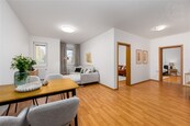 Prodej zařízeného světlého bytu 3+kk 73 m2 s lodžií 3 m2 a garážovým stáním, Úvaly, Praha východ, cena 7750000 CZK / objekt, nabízí