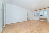 Prodej prostorného družstevního bytu původně o dispozici 3+1, momentální 4+1 (93 m2), na adrese Dlouhá 9, Havířov - Město., cena 3780000 CZK / objekt, nabízí