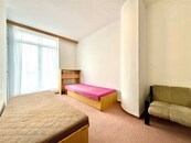Pronájem pokoje 21m2 se sdílenou koupelnou ve Společenském domě Otrokovice, cena 9500 CZK / objekt / měsíc, nabízí