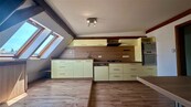 Prodej půdního bytu 3+1 v Chebu, výměra 178 m2, cena 4490000 CZK / objekt, nabízí