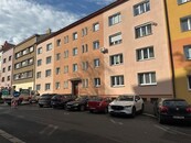 Pronájem bytu 2+1 v Chebu, 52 m2, cena 13000 CZK / objekt / měsíc, nabízí
