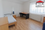 Pronájem bytu 2+1, 40 m2, v rodinném domě ve Kbelích, cena 17000 CZK / objekt / měsíc, nabízí 