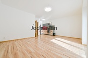 Pronájem, Byty 1+kk, 37m2 + 2m2 balkon - Český Krumlov - Nové Spolí, cena 10500 CZK / objekt / měsíc, nabízí 