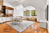 Panoramatický byt s charakterem v srdci Karlových Varů, cena cena v RK, nabízí