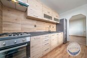 Pronájem bytu 2+1 po rekonstrukci s lodžií, 52 m, Praha 12 - Kamýk, cena 21900 CZK / objekt / měsíc, nabízí RELITAS - realitní asociace s.r.o.