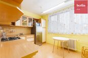Prodej bytu 2+1, 59 m2 s vlastní garáží, Holasická, Opava, cena 3590000 CZK / objekt, nabízí