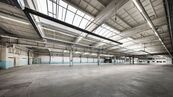 Výrobní/skladovací hala 3.353 m2 se zázemím v Jihlavě, cena 1000 CZK / m2 / rok, nabízí GENERA s. r. o.