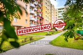 Prodej částečně rekonstruovaného, velice prostorného OV bytu 3+1, 74 m2, byt se středovou halou a prostorným balkonem, ul. Karla Štěcha, České Budějovice., cena 3700000 CZK / objekt, nabízí 