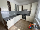 Pronájem zrekonstruovaného bytu 2+1, 55 m2, os. vl., ul. M.Horákové, Opava., cena 12000 CZK / objekt / měsíc, nabízí