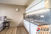 Pronájem zařízeného bytu 1+kk s lodžií, os.vl., 31,75 m2, Moravská Ostrava, ul. Maroldova, cena 11200 CZK / objekt / měsíc, nabízí