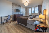 Pronájem zařízeného bytu 1+kk s lodžií, os.vl., 31,75 m2, Moravská Ostrava, ul. Maroldova, cena 11200 CZK / objekt / měsíc, nabízí