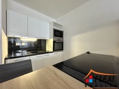 Podnájem plně zařízené garsoniéry se zasklenou lodžií, dr.vl., 31 m2 ,Karviná, ul. tř. 17. listopadu, cena 7900 CZK / objekt / měsíc, nabízí